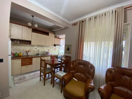 Tirane, jepet me qera apartament 1+1+Ballkon Kati 4, 50 m² 550 € (Myslym Shyri)