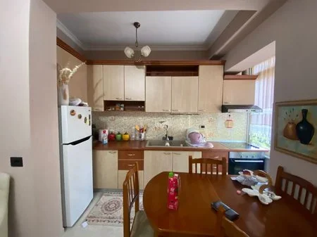 Tirane, jepet me qera apartament 1+1+Ballkon Kati 4, 50 m² 550 € (Myslym Shyri)