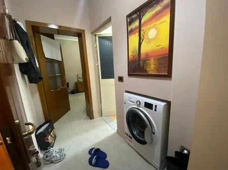 Tirane, jepet me qera apartament 1+1+Ballkon Kati 4, 50 m² 550 € (Myslym Shyri)
