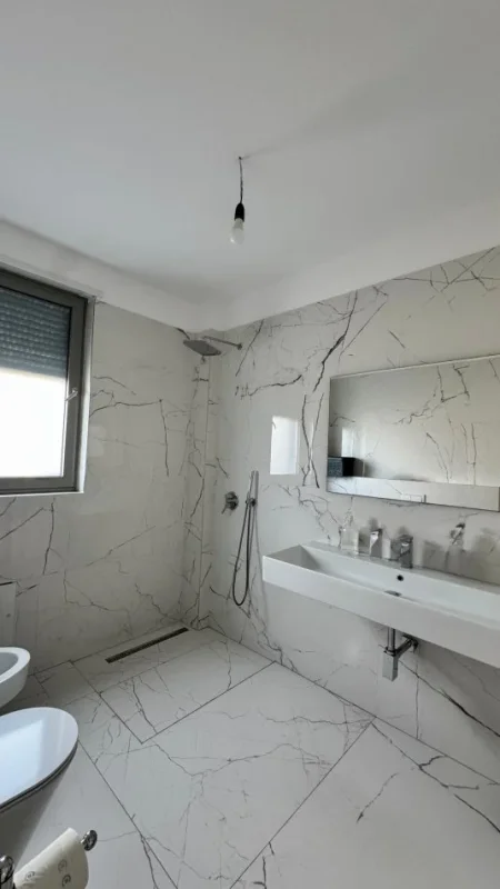 Tirane, shitet ambjent biznesi Kati 7, 166 m² 475.000 € (RRUGA E KAVAJES)