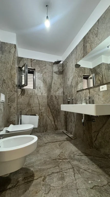 Tirane, shitet ambjent biznesi Kati 7, 166 m² 475.000 € (RRUGA E KAVAJES)