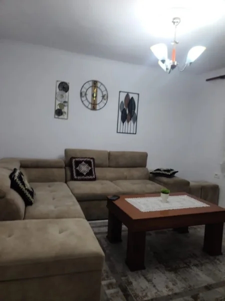 Tirane, jepet me qera apartament 2+1 Kati 1, 100 m² 600 € (21 dhjetori)