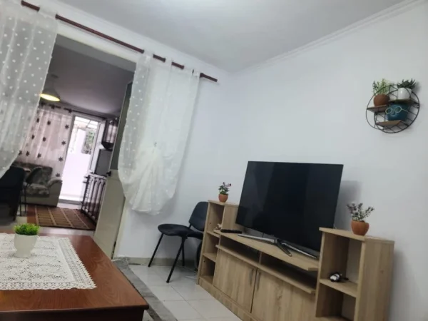 Tirane, jepet me qera apartament 2+1 Kati 1, 100 m² 600 € (21 dhjetori)