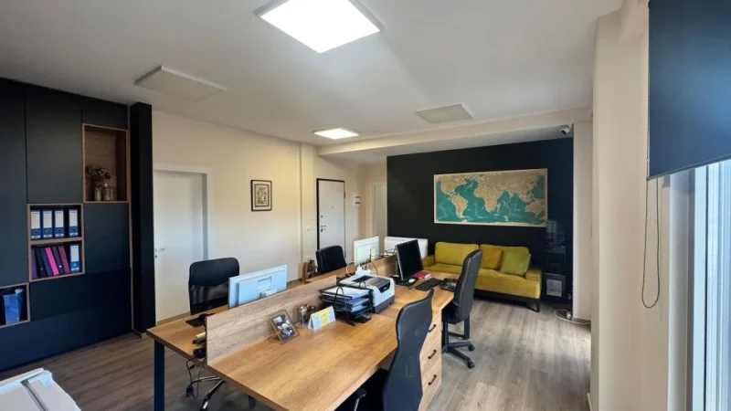 Tirane, jepet me qera ambjent biznesi Kati 7, 166 m² 2.200 € (RUGA E KAVAJES)