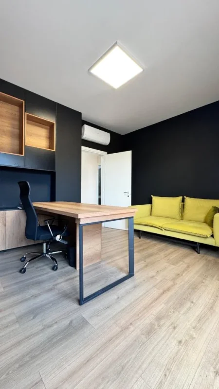 Tirane, jepet me qera ambjent biznesi Kati 7, 166 m² 2.200 € (RUGA E KAVAJES)