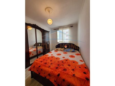 Tirane, shitet apartament 1+1 Kati 4, 50 m² 79.900 € (Unaza e Re)