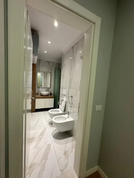 Tirane, shes apartament 1+1+Ballkon Kati 6, 64 m² 160.000 € (5 maji)