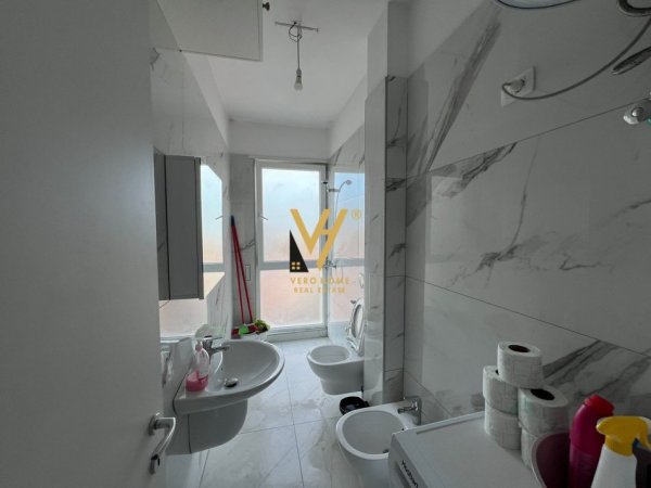 Tirane, jepet me qera apartament 1+1+Ballkon Kati 6, 65 m² 600 € (LAPRAKE)