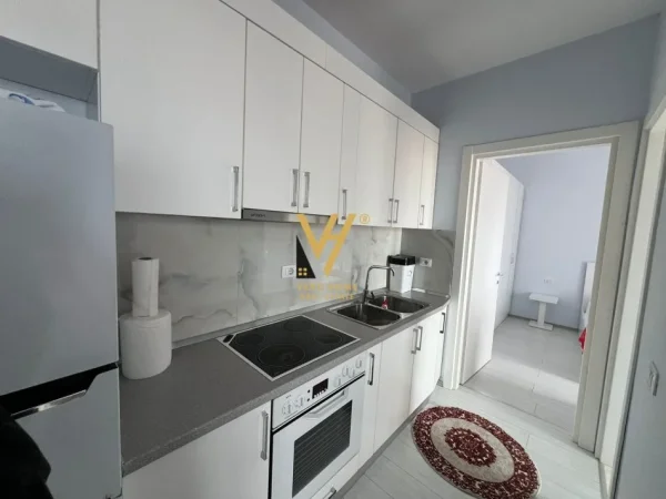 Tirane, jepet me qera apartament 1+1+Ballkon Kati 6, 65 m² 600 € (LAPRAKE)