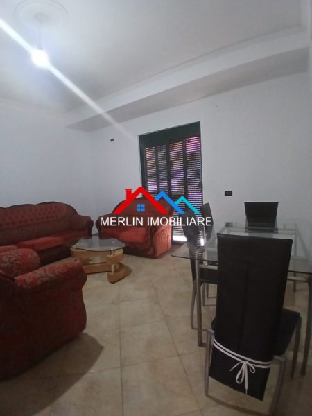 Tirane, jepet me qera apartament 2+1+Ballkon Kati 2, 400 € (RRUGA E DIBRES)
