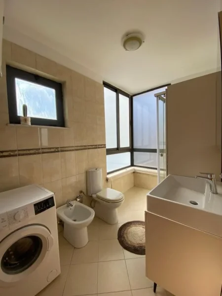 Tirane, jepet me qera apartament 1+1+Ballkon Kati 5, 80 m² 800 € (rruga e elbasanit)
