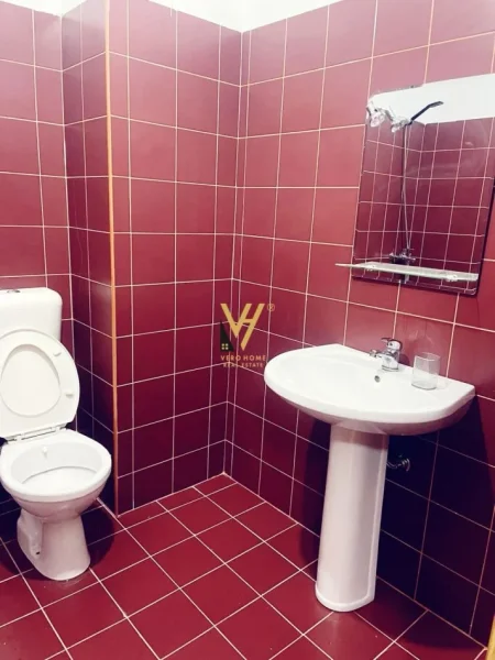 Tirane, jepet me qera apartament 1+1+Ballkon Kati 7, 65 m² 600 € (ASTIR)