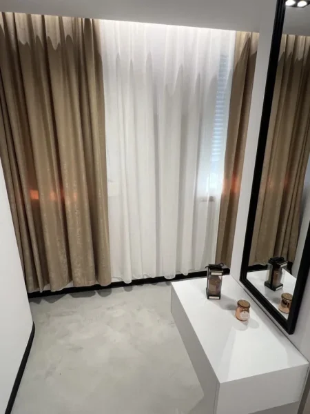 Tirane, jepet me qera apartament 1+1+Ballkon Kati 5, 63 m² 189.000 € (sali butka)