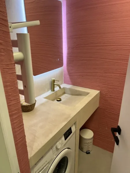 Tirane, jepet me qera apartament 1+1+Ballkon Kati 5, 63 m² 189.000 € (sali butka)