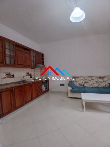 Tirane, jepet me qera apartament 2+1+Ballkon Kati 3, 74 m² 500 € (rruga e dibres)