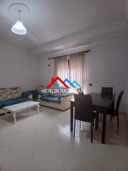 Tirane, jepet me qera apartament 2+1+Ballkon Kati 3, 74 m² 500 € (rruga e dibres)