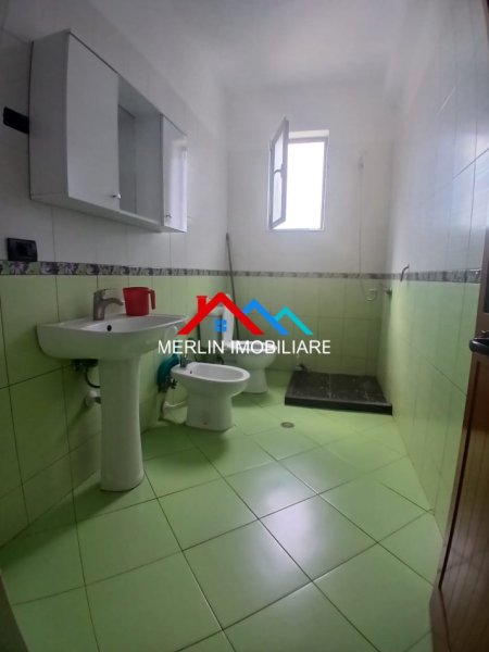 Tirane, jepet me qera apartament 2+1+Ballkon Kati 3, 74 m² 500 € (rruga e dibres)