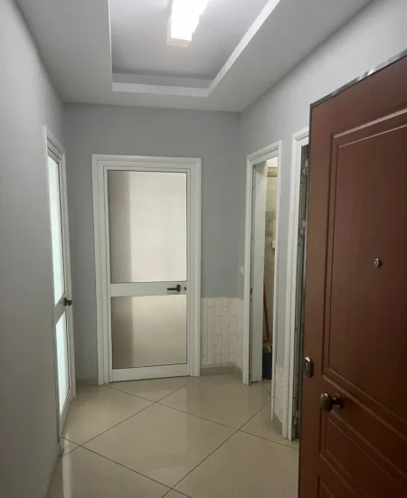Tirane, jepet me qera apartament 1+1 Kati 2, 70 m² 450 € 