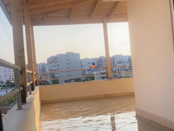 Tirane, shitet apartament 2+1+Ballkon Kati 4, 155 m² 193.000 € (UNAZA E RE)