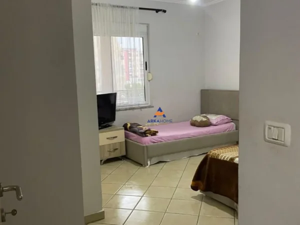 Tirane, shitet apartament 2+1+Ballkon Kati 4, 155 m² 193.000 € (UNAZA E RE)