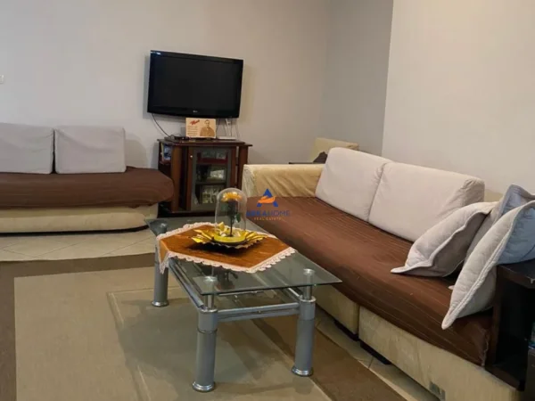 Tirane, shitet apartament 2+1+Ballkon Kati 4, 155 m² 193.000 € (UNAZA E RE)