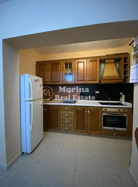 Tirane, jepet me qera apartament 3+1 Kati 5, 115 m² 500 € (Ali Demi)