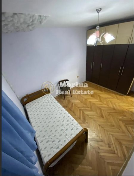 Tirane, jepet me qera apartament 3+1 Kati 5, 115 m² 500 € (Ali Demi)
