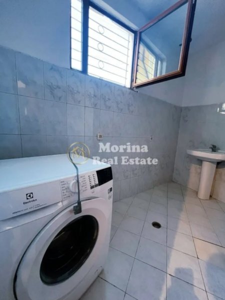 Tirane, jepet me qera apartament 1+1 Kati 1, 60 m² 400 € (Rruga e Barrikadave- Qender)