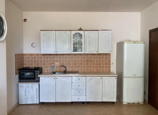 Durres, jepet me qera apartament 1+1 Kati 2, 70 m² 300 € (Qera Apartament Sistemin 1+1 Karburant Iliria Plazh)