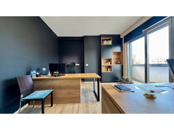 Tirane, jap me qera ambjent biznesi , 167 m² 2.200 € (Rruga e Kavajes)