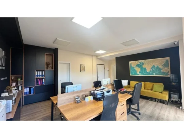 Tirane, jap me qera ambjent biznesi , 167 m² 2.200 € (Rruga e Kavajes)