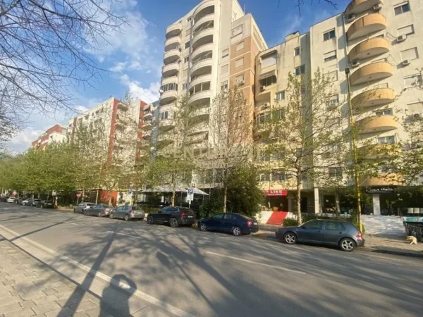 Tirane, shes ambjent biznesi , 656 m² 1.443.200 € (Brryli)