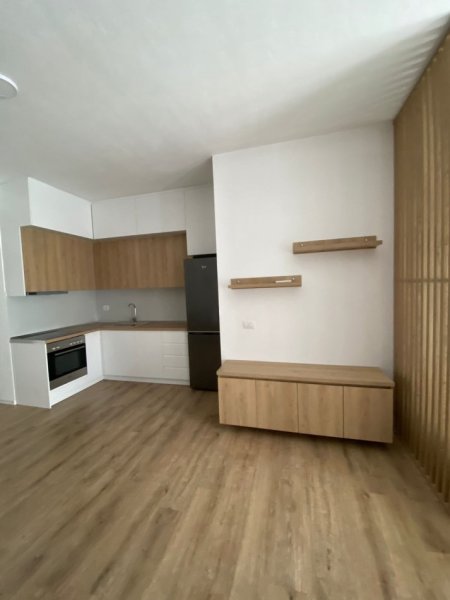 Vlore, jepet me qera garsonier Kati 6, 45 m² 370 € (Rruga e Cipajve, ish kombinati peshkut)