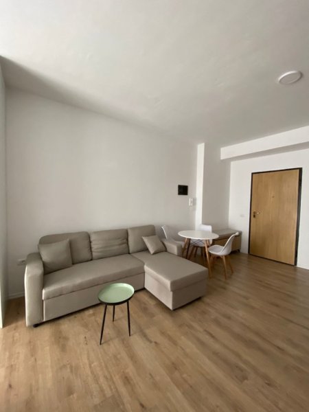 Vlore, jepet me qera garsonier Kati 6, 45 m² 370 € (Rruga e Cipajve, ish kombinati peshkut)