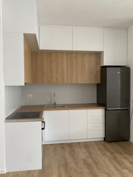 Vlore, jepet me qera garsonier Kati 6, 45 m² 370 € (Rruga e Cipajve, ish kombinati peshkut)