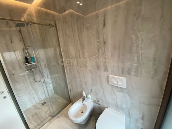 Tirane, jepet me qera apartament 2+1+Ballkon Kati 3, 140 m² 1.500 € (Rruga e Barrikadave)