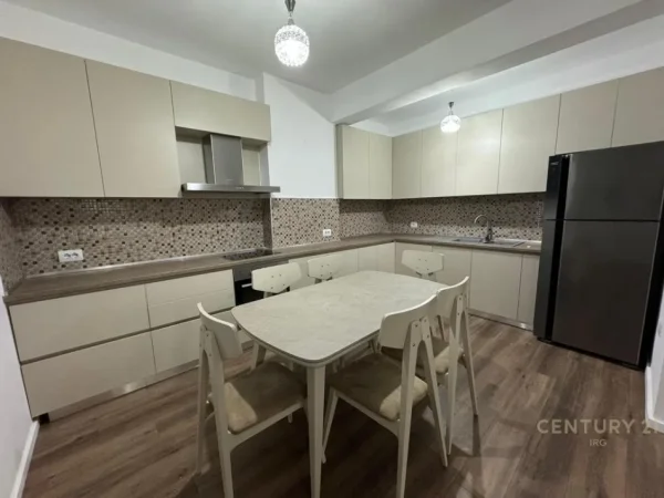 Tirane, jap me qera apartament 2+1+POST PARKIMI , 107 m² 700 € (KOPSHTI BOTANIK)