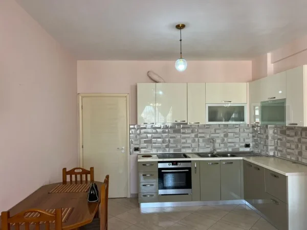 Tirane, shitet apartament 1+1+Ballkon Kati 8, 78 m² 109.000 € 