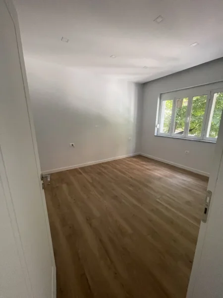 Tirane, shitet apartament 3+1 Kati 2, 240.000 € 