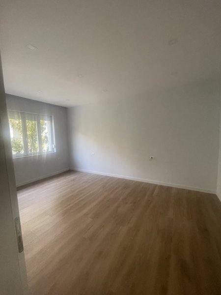 Tirane, shitet apartament 3+1 Kati 2, 240.000 € 