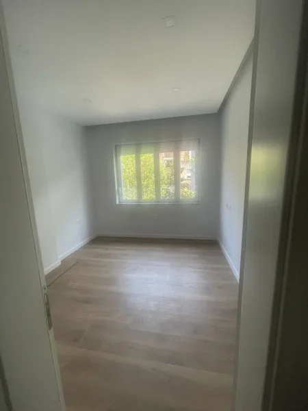 Tirane, shitet apartament 3+1 Kati 2, 240.000 € 