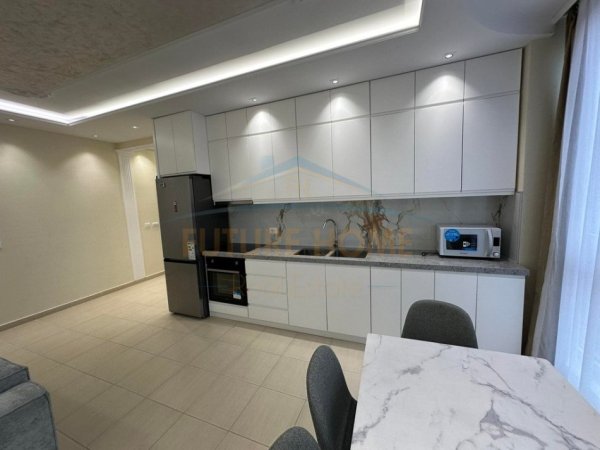 Tirane, jepet me qera apartament 2+1 Kati 6, 117 m² 700 € (Bulevardi i Ri.)