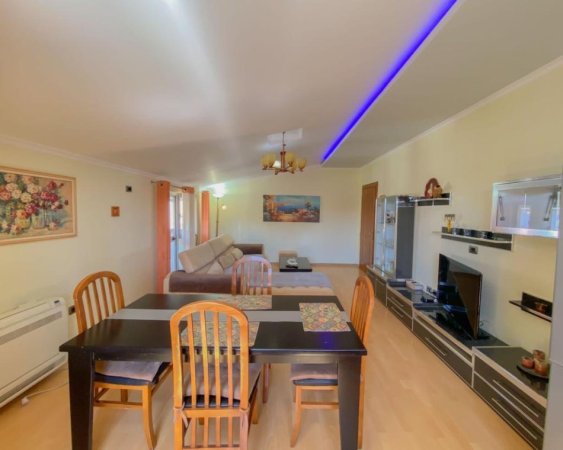 Tirane, jepet me qera apartament 2+1+Ballkon Kati 4, 110 m² 700 € 