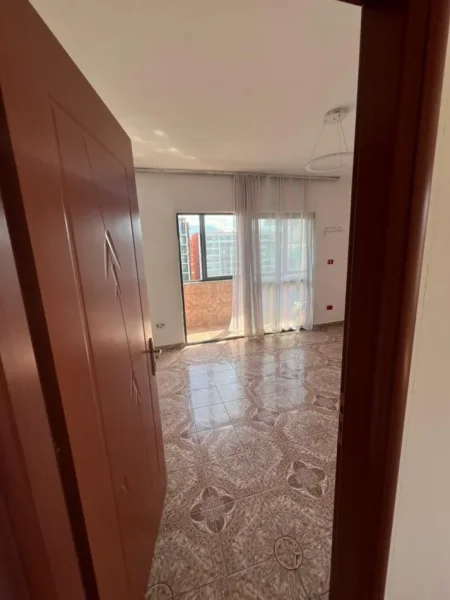 Tirane, jepet me qera apartament 1+1+Ballkon Kati 8, 68 m² 350 € 