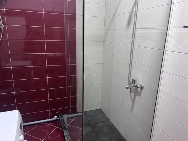 Tirane, jepet me qera apartament 2+1+Ballkon Kati 6, 81 m² 450 € 