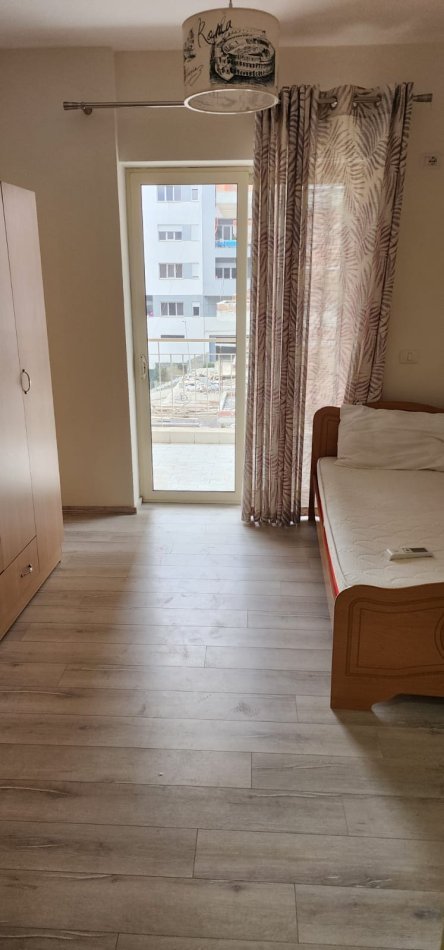 Tirane, jepet me qera apartament 2+1+Ballkon Kati 4, 91 m² 700 € 