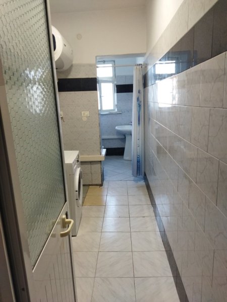 Tirane, jepet me qera apartament 2+1+Ballkon Kati 5, 80 m² 550 € (Irfan Tomini)