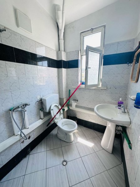 Tirane, jepet me qera apartament 2+1+Ballkon Kati 4, 80 m² 550 € 