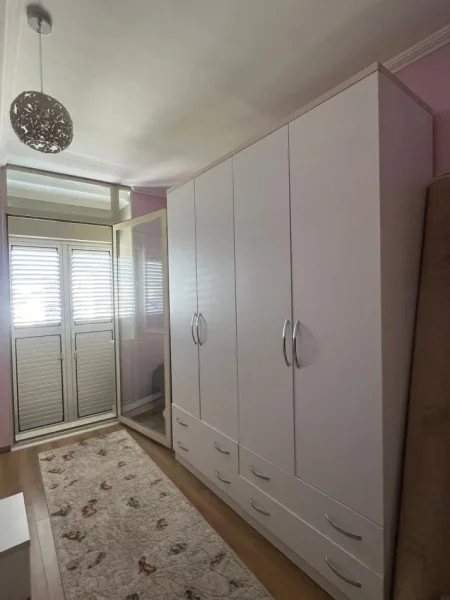 Tirane, jepet me qera apartament 2+1+Ballkon Kati 8, 88 m² 650 € 