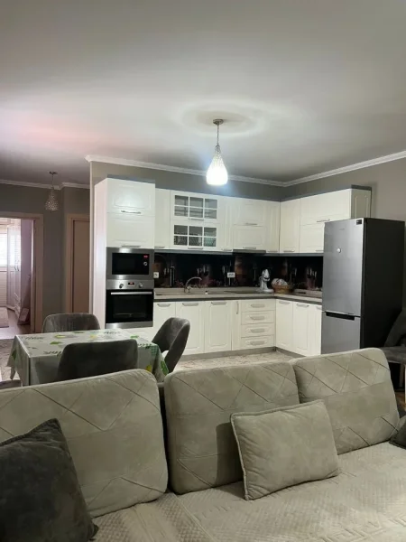 Tirane, jepet me qera apartament 2+1+Ballkon Kati 8, 88 m² 650 € 